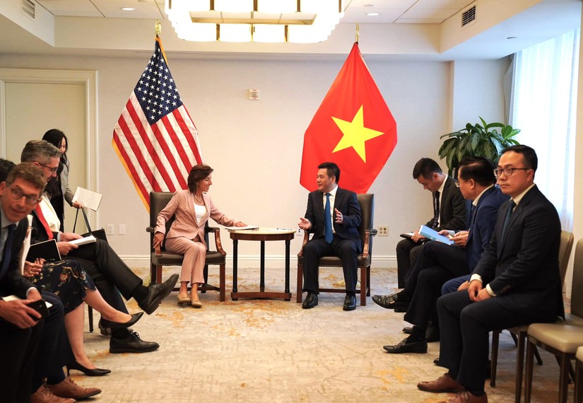 Bộ trưởng Công Thương Nguyễn Hồng Diên làm việc với Bộ trưởng Thương mại Mỹ (DOC) Gina Raimondo. Ảnh: Bộ Công Thương