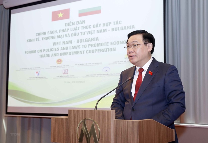 Chủ tịch Quốc hội Vương Đình Huệ phát biểu tại Diễn đàn Chính sách, Pháp luật về Thúc đẩy Hợp tác Song phương Việt Nam - Bulgaria. Ảnh: TTXVN