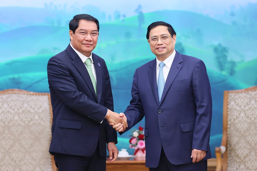 Thủ tướng Chính phủ Phạm Minh Chính và ông Atsaphangthong Siphandone, Đô trưởng Vientiane (Lào). Ảnh: VGP