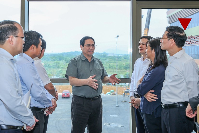 Thủ tướng thăm và làm việc tại Trung tâm Đổi mới sáng tạo Quốc gia cơ sở Hòa Lạc. Ảnh: VGP