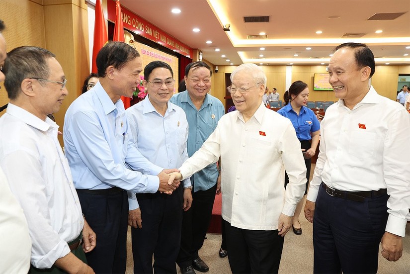 Tổng Bí thư Nguyễn Phú Trọng với đại biểu và cử tri tại quận Đống Đa. Ảnh: quochoi.vn