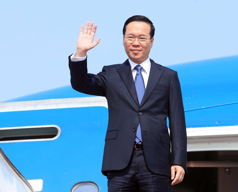 Chủ tịch nước Võ Văn Thưởng đến Sân bay quốc tế Bắc Kinh. Ảnh: TTXVN