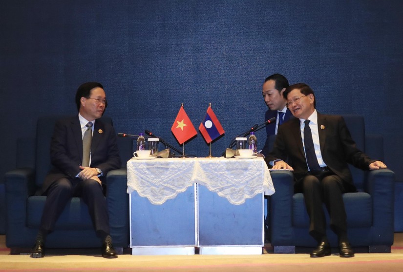 Chủ tịch nước Võ Văn Thưởng gặp Tổng Bí thư, Chủ tịch nước Lào Thongloun Sisoulith. Ảnh: TTXVN