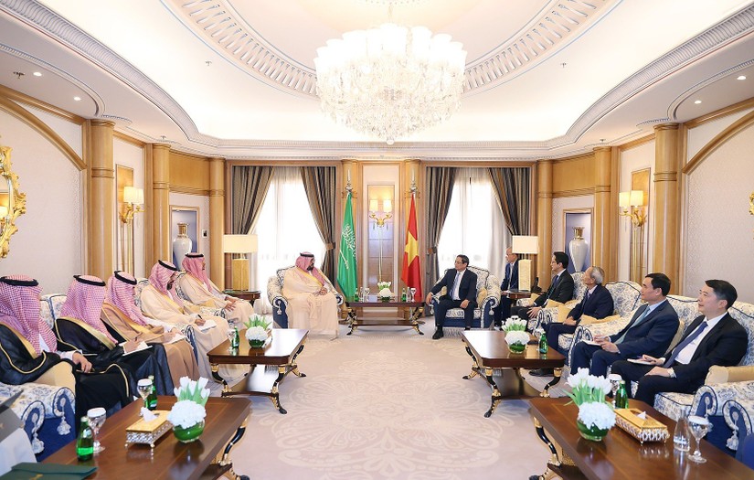 Thủ tướng Phạm Minh Chính tiếp Bộ trưởng Kinh tế và Kế hoạch Saudi Arabia Faisal bin Fadhil Al-Ibrahim. Ảnh : VGP