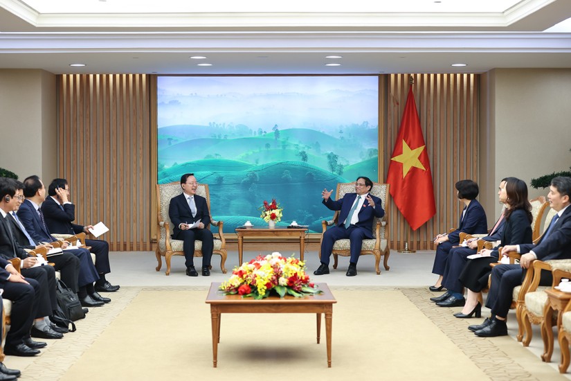 Thủ tướng Chính phủ Phạm Minh Chính tiếp ông Park Hark Kyu, Tổng Giám đốc phụ trách tài chính của Tập đoàn Samsung. Ảnh: VGP