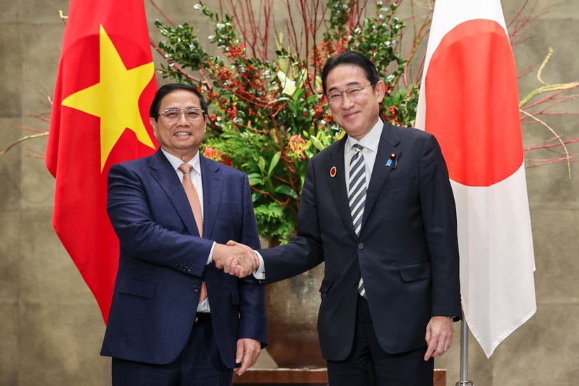 Thủ tướng Chính phủ Phạm Minh Chính cùng Thủ tướng Nhật Bản Kishida Fumio. Ảnh: VGP