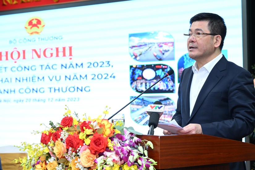 Bộ trưởng Công Thương Nguyễn Hồng Diên phát biểu tại Hội nghị tổng kết công tác năm 2023 và triển khai nhiệm vụ năm 2024 của ngành công thương. Ảnh: Bộ Công Thương