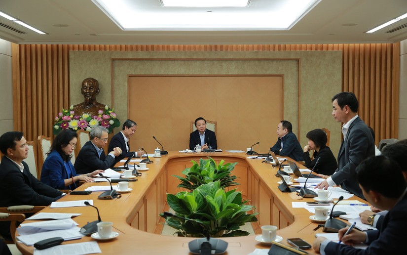 Phó Thủ tướng Trần Hồng Hà đã có cuộc họp với Bộ Giáo dục và Đào tạo về xử lý khó khăn, vướng mắc trong việc xuất bản và phát hành sách giáo khoa tiếng dân tộc thiểu số. Ảnh: VGP