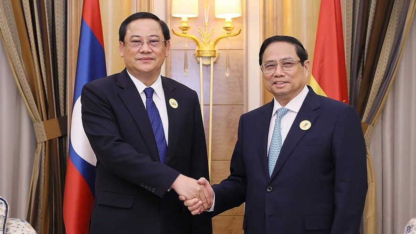 Thủ tướng Phạm Minh Chính có cuộc gặp Thủ tướng Lào Sonexay Siphandone nhân dịp Hội nghị Cấp cao ASEAN - Hội đồng Hợp tác Vùng Vịnh (GCC) tại Saudi Arabia, hồi tháng 10/2023. Ảnh: TTXVN
