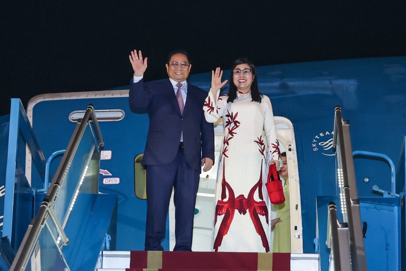 Thủ tướng Phạm Minh Chính và phu nhân cùng đoàn đại biểu cấp cao Việt Nam rời Hà Nội, lên đường tham dự Hội nghị WEF Davos 2024. Ảnh: VGP