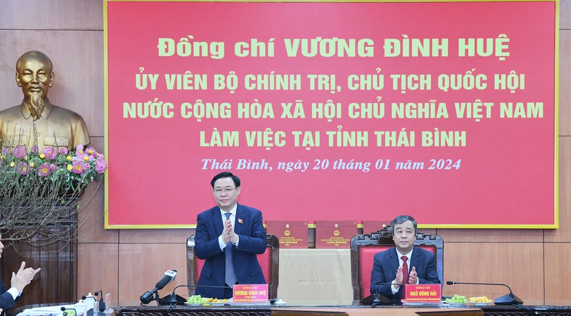 Chủ tịch Quốc hội Vương Đình Huệ làm việc với Ban thường vụ Tỉnh ủy Thái Bình. Ảnh: Quochoi.vn