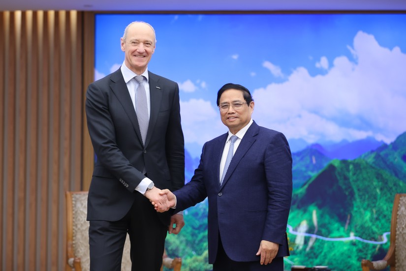 Thủ tướng Chính phủ Phạm Minh Chính và ông Roland Busch, Chủ tịch kiêm Tổng Giám đốc điều hành Tập đoàn Siemens. Ảnh: VGP