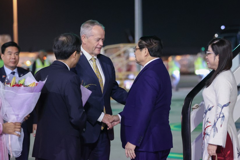 Thủ tướng Chính phủ Phạm Minh Chính và phu nhân cùng đoàn đại biểu cấp cao Việt Nam đã tới sân bay Melbourne, bắt đầu chuyến công tác tham dự Hội nghị Cấp cao ASEAN - Australia và thăm chính thức Australia. Ảnh: VGP