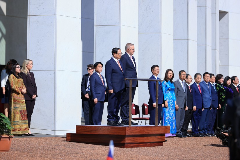 Thủ tướng Australia Anthony Albanese và hôn thê đã chủ trì lễ đón Thủ tướng Chính phủ Phạm Minh Chính và phu nhân thăm chính thức Australia. Ảnh: VGP