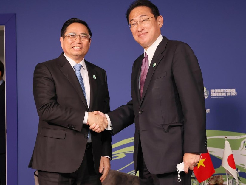 Thủ tướng Phạm Minh Chính gặp Thủ tướng Nhật Kishida Fumio tại COP26. Ảnh: Twitter Thủ tướng Kishida Fumio
