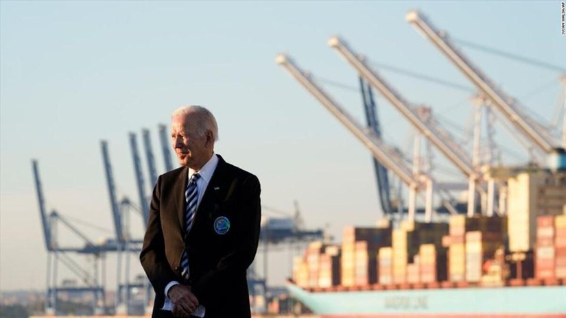 Tổng thống Joe Biden thông báo mở kho dự trữ dầu hôm 23/11. Ảnh: CNN