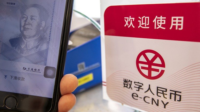 Người dân Trung Quốc và du khách có thể tải ứng dụng, mua thẻ cứng chứa đồng NDT điện tử hoặc đổi ngoại tệ thành đồng NDT điện tử tại các máy tự động. 