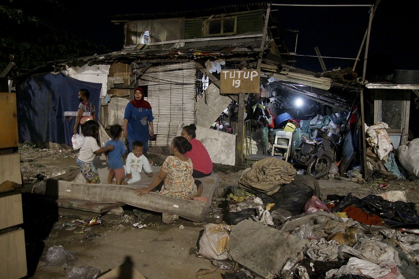 Người nghèo tập trung tại một khu ổ chuột ở Jakarta, Indonesia. Ảnh: Getty Images