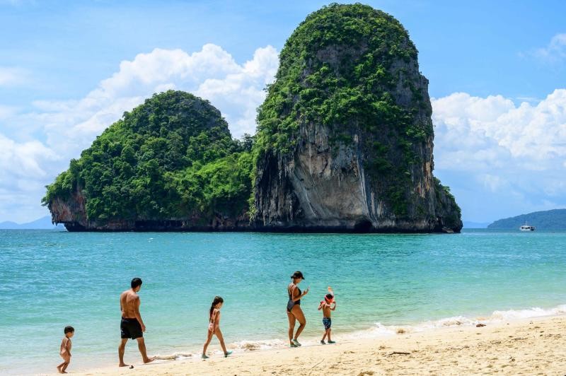 Thái Lan sẽ tiếp tục chương trình du lịch miễn cách ly kể từ ngày 1/2/2022. Ảnh: AFP