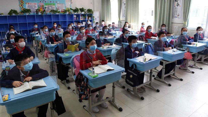 Trung Quốc mạnh tay hạn chế các hoạt động dạy học thêm sau giờ học đối với học sinh tiểu học và trung học cơ sở. Ảnh: Reuters