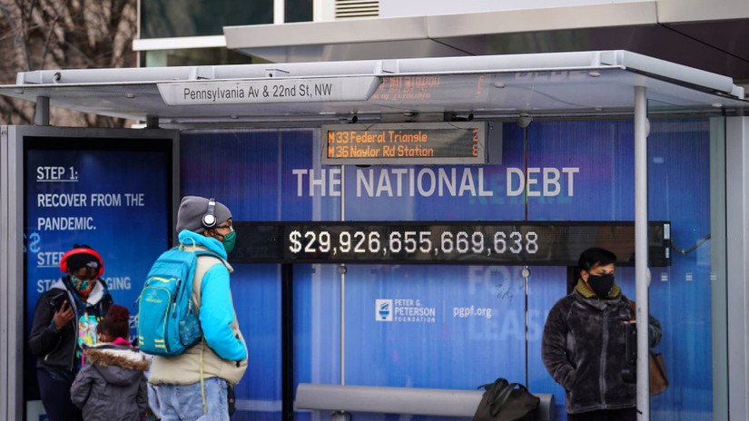 Trong năm 2022, phần lớn các quốc gia đều có xu hướng tăng vay nợ. Ảnh: Reuters