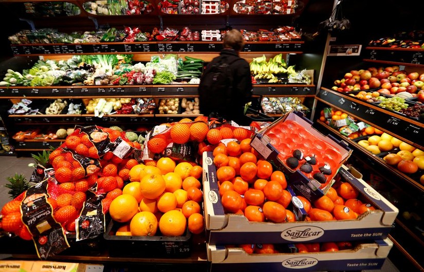 Lạm phát, giá lương thực, năng lượng tăng mạnh đang là thách thức của người dân châu Âu. Ảnh: Reuters