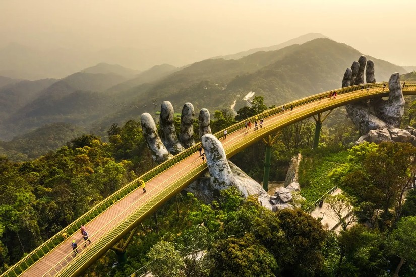 Cầu Vàng tại thành phố Đà Nẵng, Việt Nam. Ảnh: Shutterstock