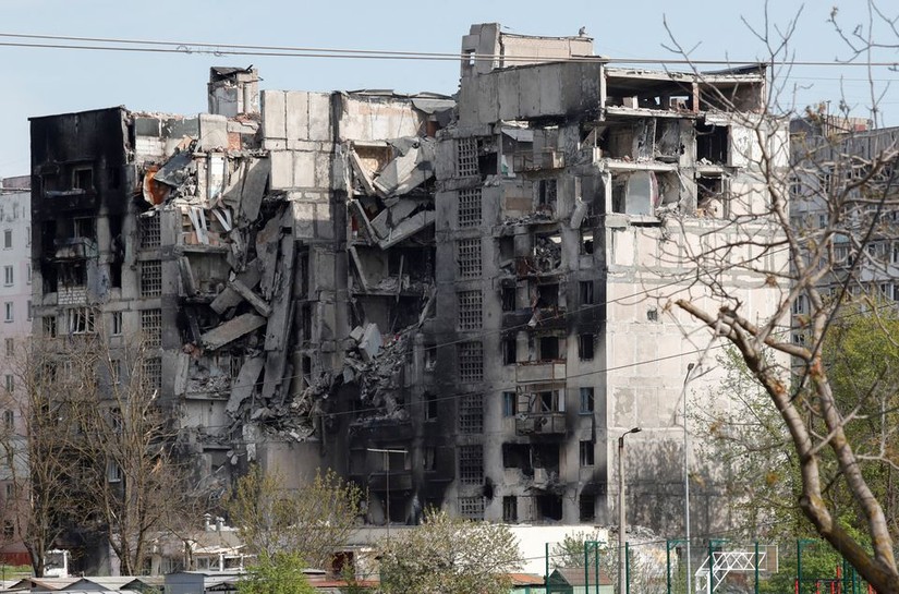 Một tòa chung cư bị phá hủy trong cuộc xung đột Ukraine-Nga ở thành phố cảng Mariupol, Ukraine, ngfay 3/5. Ảnh: Reuters
