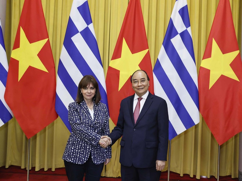 Tổng thống Hy Lạp Katerina Sakellaropoulou và Chủ tịch nước Nguyễn Xuân Phúc. Ảnh: VGP