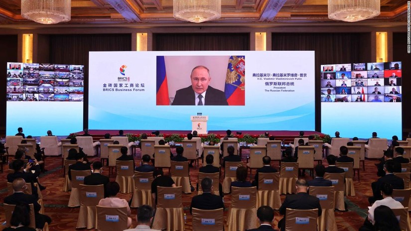 Tổng thống Nga Putin phát biểu qua video tại Diễn đàn kinh doanh BRICS ngày 22/6. Ảnh: Reuters