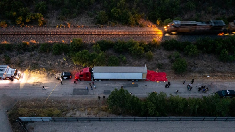 Chiếc container chứa 46 thi thể nạn nhân xấu số tại San Antonio, bang Texas, Mỹ. Ảnh: Getty Images