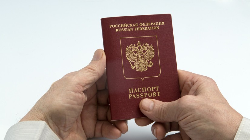 Hộ chiếu Nga. Ảnh: RT