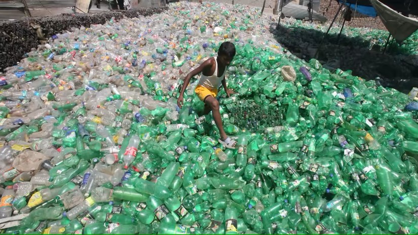 Chính phủ Ấn Độ đang thúc đẩy cắt giảm lượng rác nhựa trong nước. Ảnh: Reuters