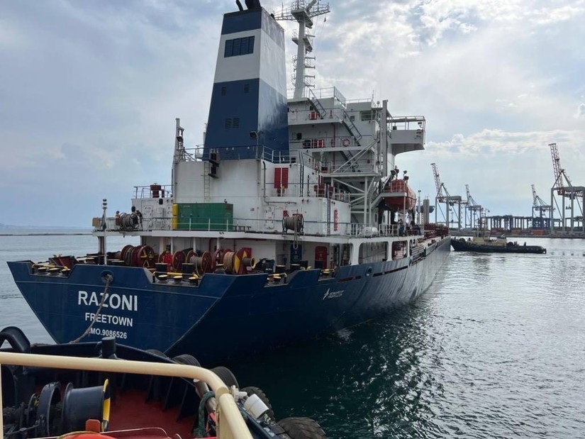 Tàu Razoni - con tàu vận chuyển ngũ cốc Ukraine đầu tiên rời cảng Odessa hôm 1/8. Ảnh: Reuters