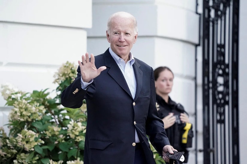 Tổng thống Mỹ Joe Biden bày tỏ mong muốn được ký thành luật dự luật mà Thượng viện thông qua. Ảnh: Reuters