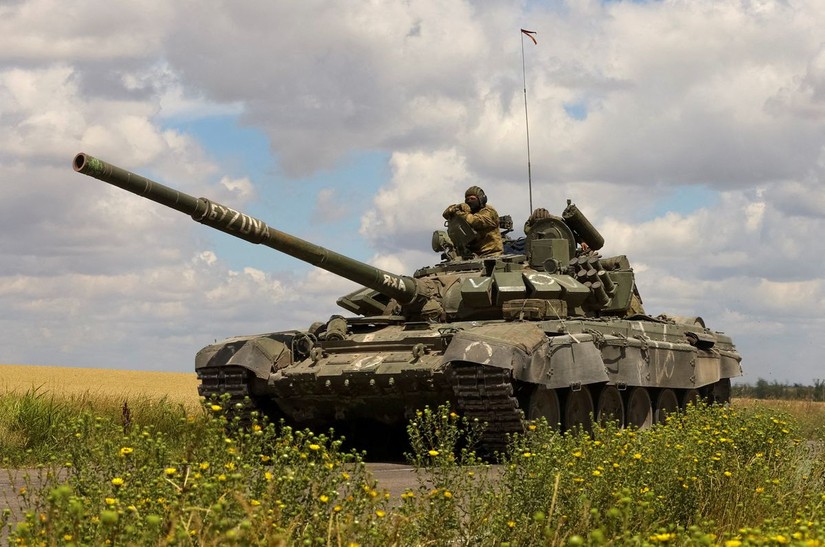 Một chiếc xe tăng của quân đội Nga trong khu vực Zaporizhzhia, Ukraine, ngày 23/7. Ảnh: Reuters