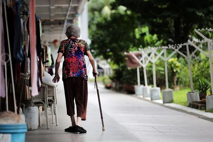 Người cao tuổi tại Singapore đang đối mặt với lạm phát. Ảnh: Straits Times