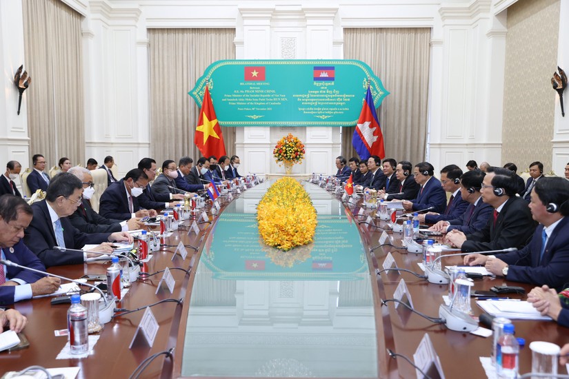 Thủ tướng Chính phủ Phạm Minh Chính hội đàm với Thủ tướng Campuchia Hun Sen. Ảnh: VGP