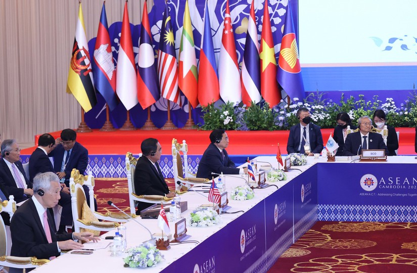 Thủ tướng Phạm Minh Chính nhấn mạnh trong bối cảnh khó khăn, phức tạp hiện nay, sự hiện diện đông đủ của các lãnh đạo EAS tại Hội nghị lần này là một thành công lớn, minh chứng hùng hồn cho sự đoàn kết, sức sống và sức hút của EAS. Ảnh: VGP