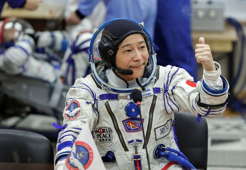 Tỷ phú Nhật Bản Yusaku Maezawa trong bộ đồ du hành vũ trụ trước khi phóng lên Trạm Vũ trụ Quốc tế (ISS) tại Sân bay vũ trụ Baikonur, Kazakhstan, ngày 8/12/2021. Ảnh: Reuters
