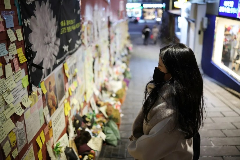 159 người thiệt mạng trong vụ giẫm đạp đêm 29/10/2022 tại khu phố Itaewon. Ảnh: Reuters