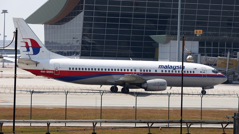 Máy bay chở khách của Malaysia Airline đậu trên đường băng tại Sân bay quốc tế Kuala Lumpur, ngày 8/3/2014. Ảnh: Getty Images