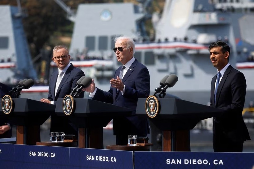 Thủ tướng Australia Anthony Albanese, Tổng thống Mỹ Joe Biden và Thủ tướng Anh Rishi Sunak tại buổi lễ công bố thỏa thuận tàu ngầm, San Diego. Ảnh: Reuters