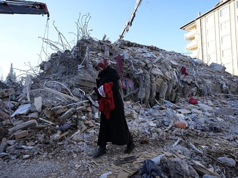 Hiện trường đổ nát sau trận động đất ở Thổ Nhĩ Kỳ hồi tháng 2. Ảnh: AP