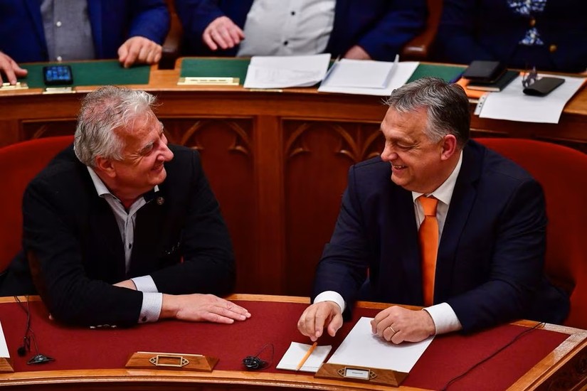 Thủ tướng Hungary Viktor Orban (phải) và Phó thủ tướng Zsolt Semjen tại cuộc họp bỏ phiếu thông qua đơn xin gia nhập NATO của Phần Lan, ngày 27/3. Ảnh: Reuters
