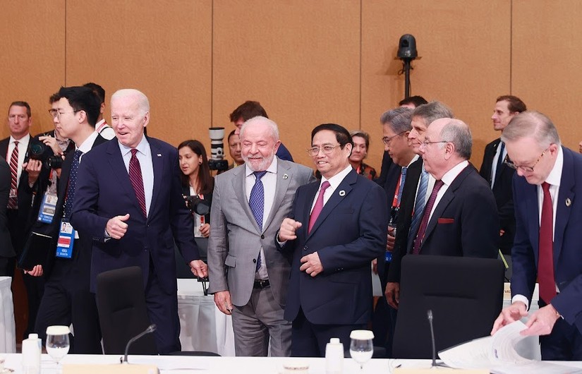 Thủ tướng Phạm Minh Chính cùng các nhà lãnh đạo G7 và các nước khách mời dự phiên họp ngày 21/5. Ảnh: VGP