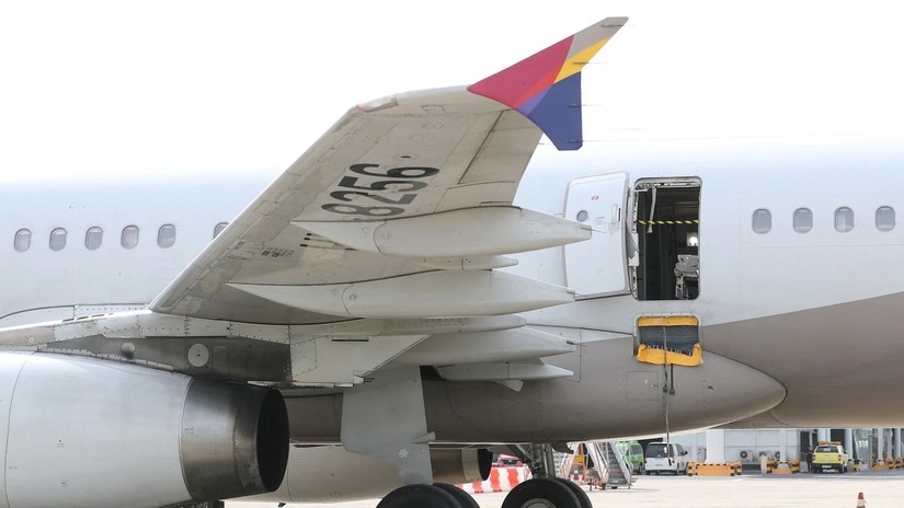 Chiếc máy bay A321 bị hành khách mở cửa khi đang sắp hạ cánh. Ảnh: Reuters