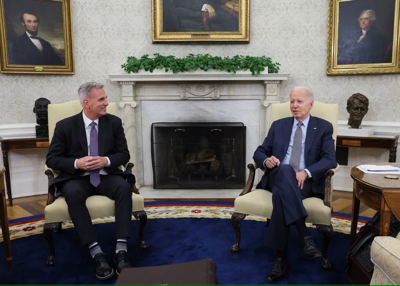 Tổng thống Mỹ Joe Biden và Chủ tịch Hạ viện Kevin McCarthy. Ảnh: Reuters