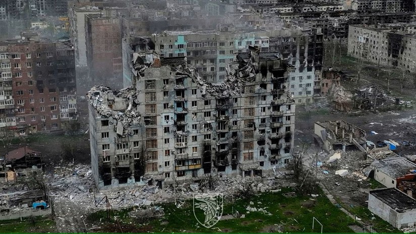 Khung cảnh đổ nát tại Bakhmut sau loạt trận giao tranh giữa quân đội Nga và Ukraine, ngày 21/5. Ảnh: Reuters
