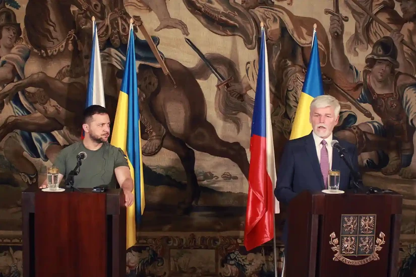 Tổng thống Ukraine Volodymyr Zelensky và Tổng thống Czech Petr Pavel phát biểu tại Prague, ngày 6/7. Ảnh: AFP